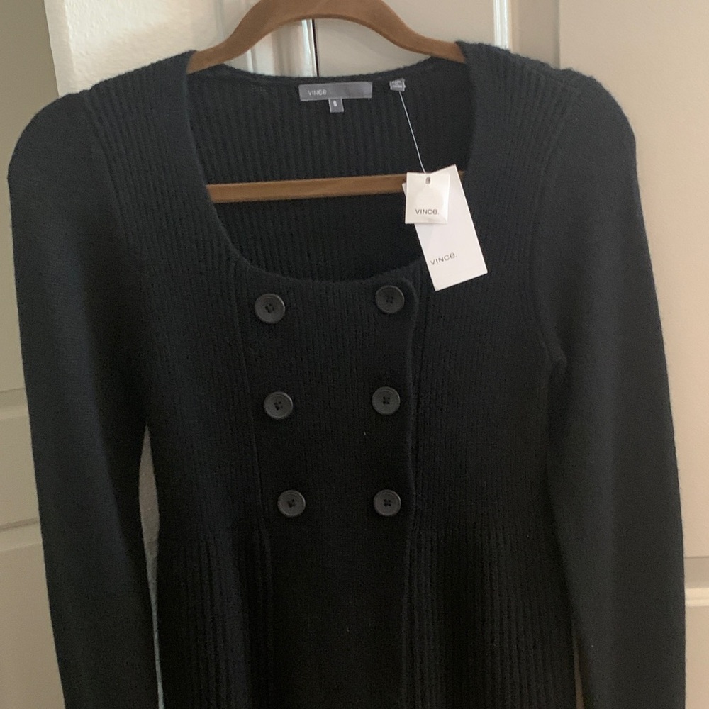 🎈NEW Black sweater by VINCE!
Size small